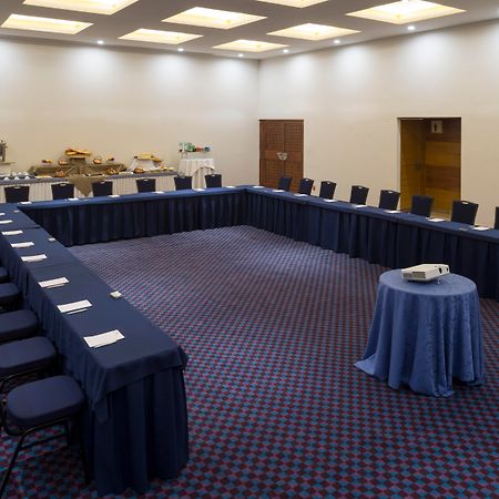 ホテル カミノ リアル ペドリガル メキシコ メキシコシティ エクステリア 写真 A meeting room at the Sheraton Vistana Resort