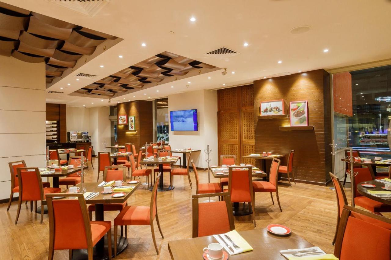 ホテル カミノ リアル ペドリガル メキシコ メキシコシティ エクステリア 写真 The interior of the restaurant
