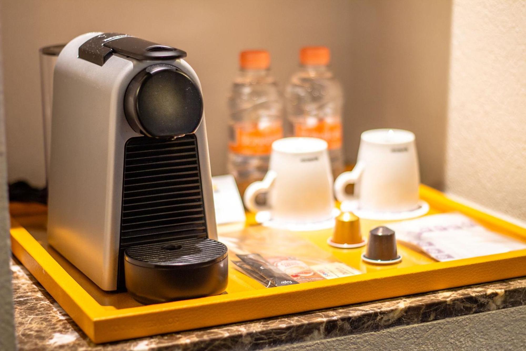 ホテル カミノ リアル ペドリガル メキシコ メキシコシティ エクステリア 写真 A Nespresso coffee machine